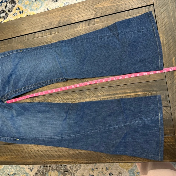 Women’s True Religion Flare Jeans - Picture 3 of 5